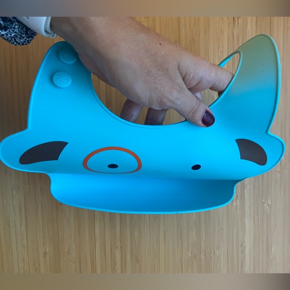 Skip hop Zoo fold & go silicone bib (dog) - Picture 4 of 4